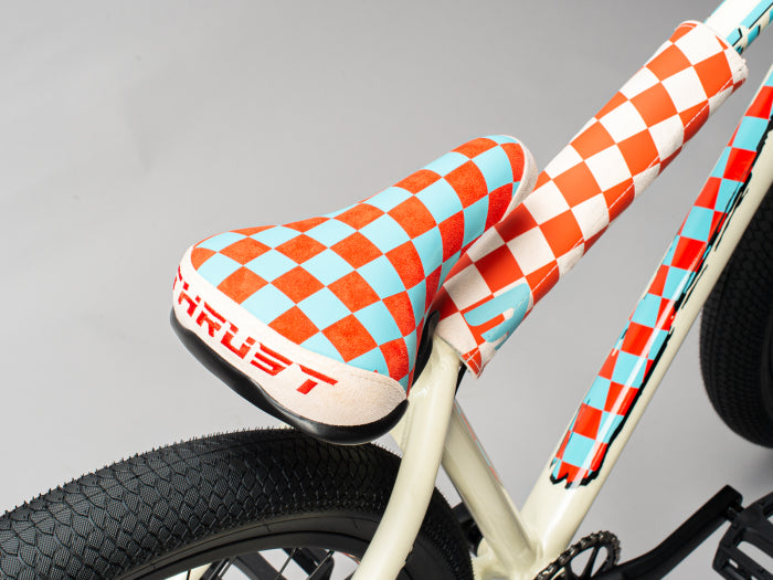 Bomma Thrust Ivory 29"