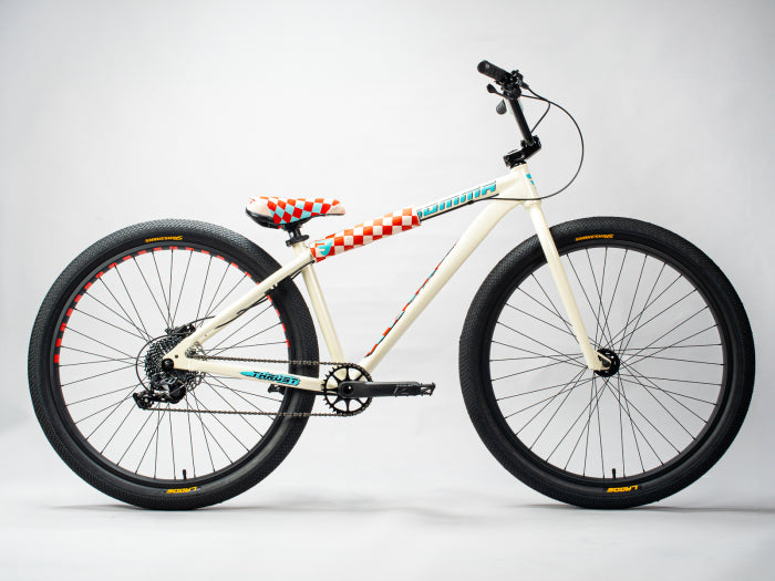 Bomma Thrust Ivory 29"